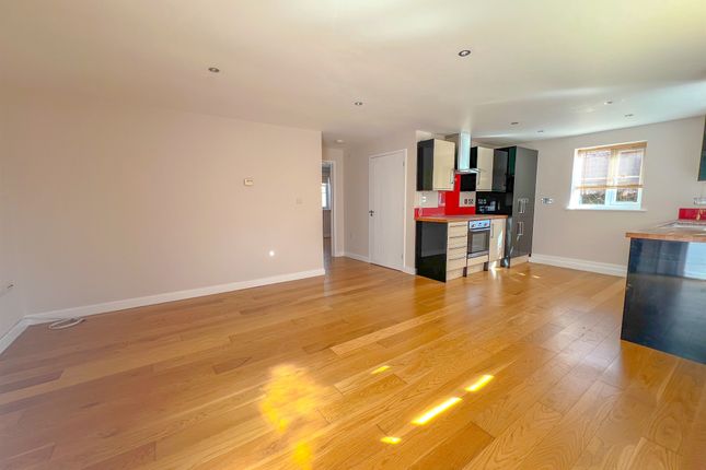 10, Gilberts Lane, Swindon photo 2