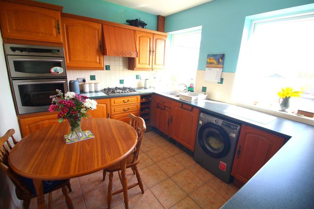 36, Highfield Villas, Leeds photo 4