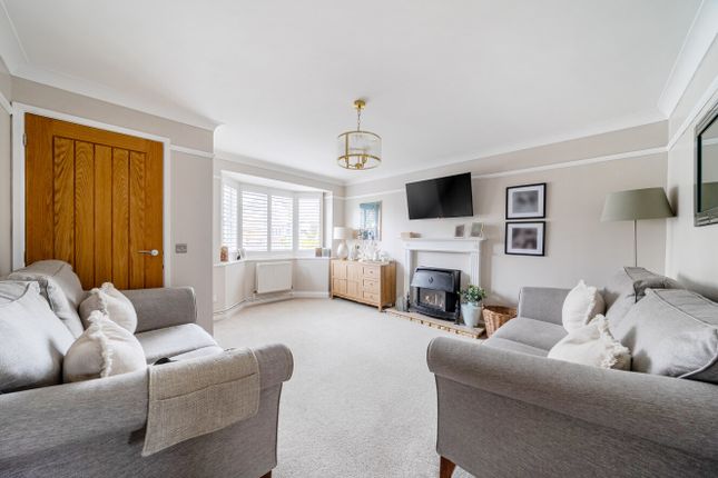 27, Balmoral Way, Southampton photo 2