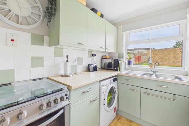 9 Waivers Way, Aylesbury photo 2