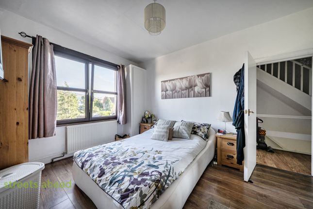 Flat B, 386, Lower Addiscombe Road, Croydon photo 4