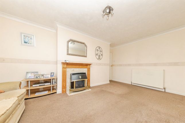 24, James Gardens, Clacton-On-Sea photo 2