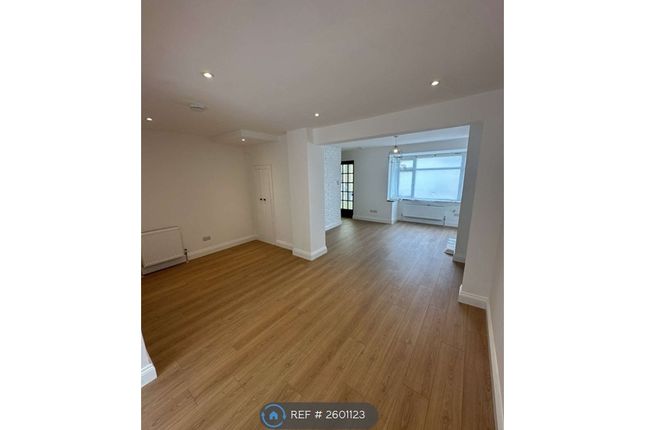 Middleham Road, London photo 4