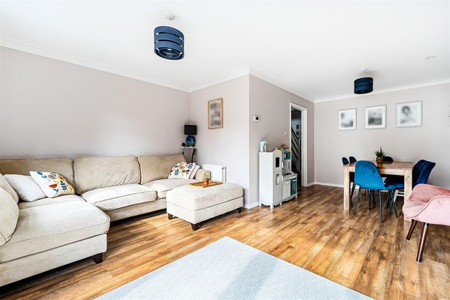 99, Roycroft Lane, Finchampstead photo 3