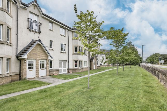 Thumbnail Flat for sale in Mccormack Place, Larbert