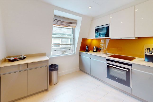 Flat to rent in Lower Thames Street, Cannon Street