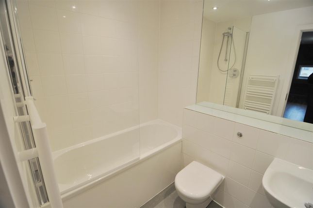 Apartment 507, The Velvet Mill, Lilycroft Road, Bradford photo 4