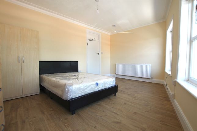 Room To Rent In The Broadway Wood Green N22 Zoopla