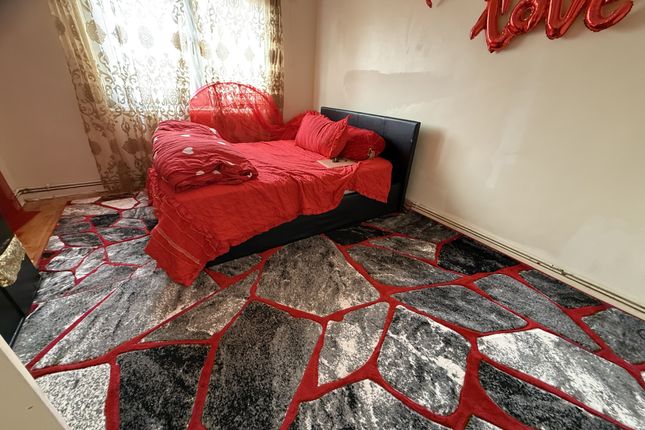 42, Farm Road, HOUNSLOW photo 3