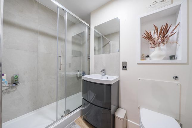 En Suite Shower Room.Jpg