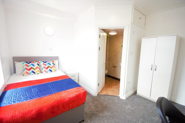 Thumbnail Room to rent in Devonport Road, London