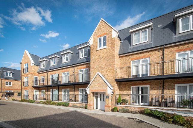 Flat for sale in Campion Square, Sevenoaks, Kent