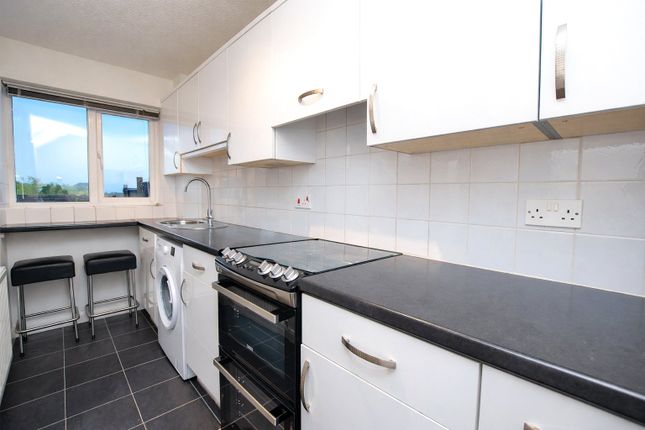 27, Tansy Close, Guildford photo 2
