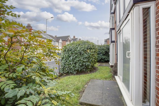 Flat 2, Baxter House, Kitchener Road, Hp11 2Sa-8.J