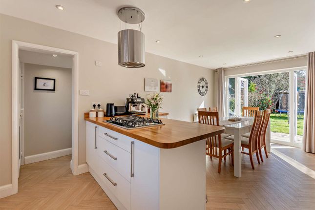 6, Oakdene, Chobham photo 2