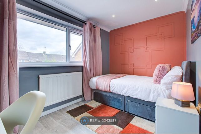 Room to rent in Dencourt Crescent, Basildon