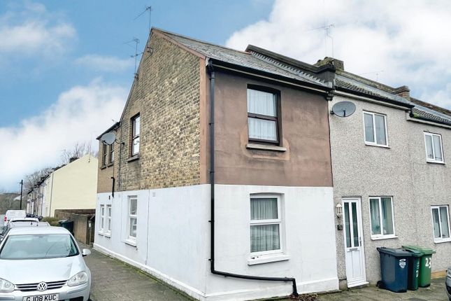 Maisonette for sale in Charles Street, Greenhithe