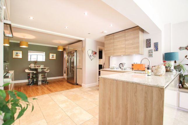 94, Finchampstead Road, Wokingham photo 4