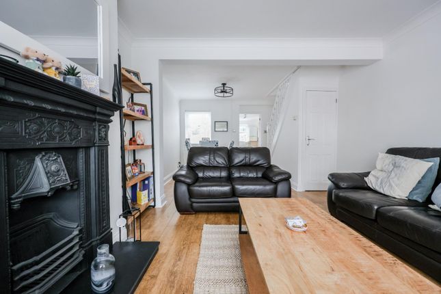 18, Leighville Grove, Leigh-On-Sea photo 5