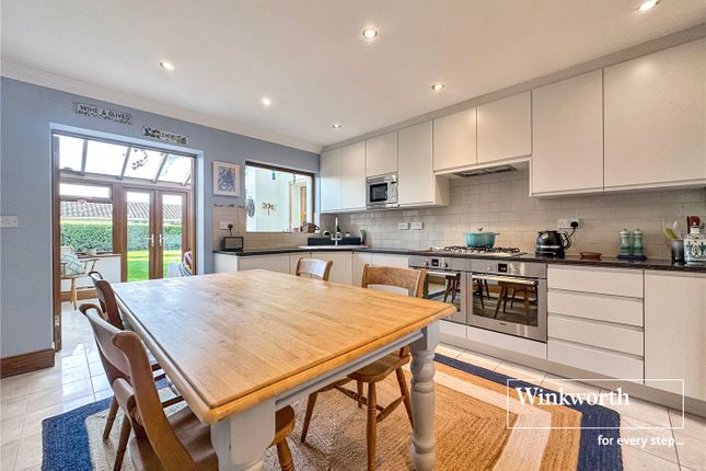 11, Highfield Road, Ferndown photo 3