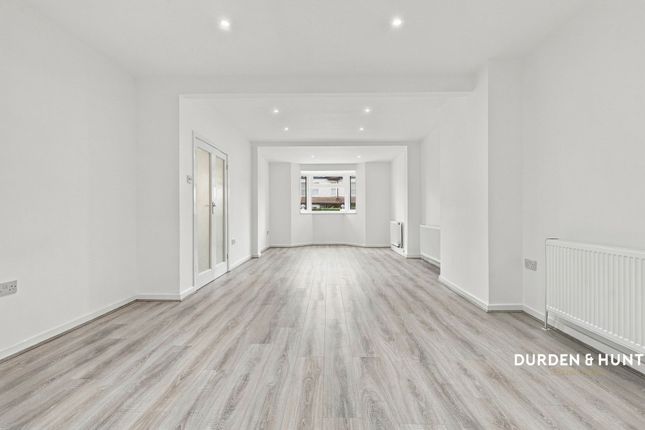 29 Fairview Road, Chigwell photo 2