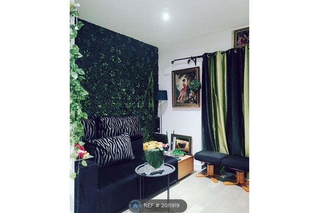 Room to rent in Bellingham Road, London