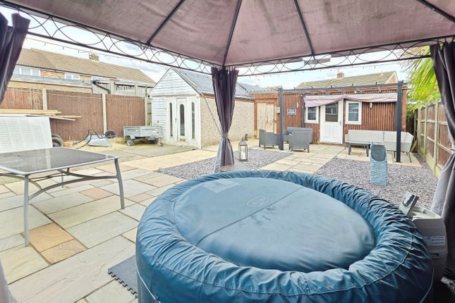 14, Durham Avenue, Sleaford photo 2