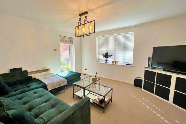 35 Dolphin Court, Kingsmead Road, High Wycombe photo 3