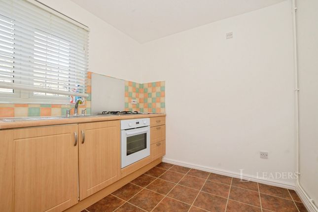 33, Frenchmans Close, Dunstable photo 3
