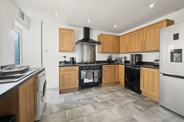 Gloucester Crescent, Wigston photo 4