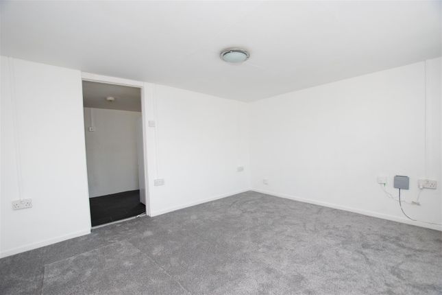 3, Wanborough Road, Swindon photo 4