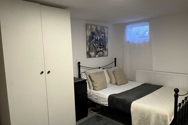 Room 2, Springfield Road, Guildford photo 4