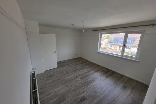 16A, Elm Crescent, Bridgend photo 2