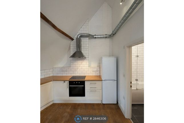 Flat, The Granary North St, Dorking photo 5