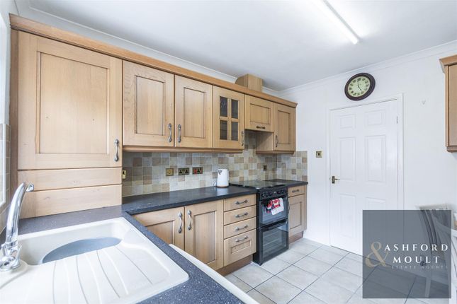 14, Leslie Grove, Nottingham photo 2