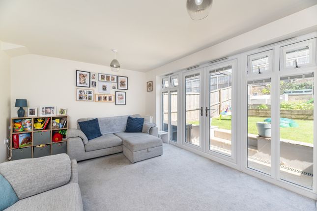 11, Moat Hill Close, Cullingworth photo 2