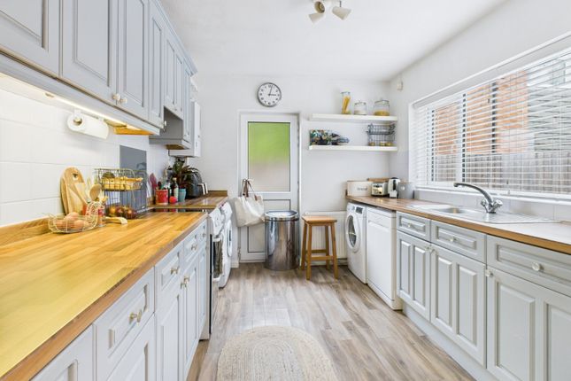8, Clayton Walk, Buckinghamshire photo 2