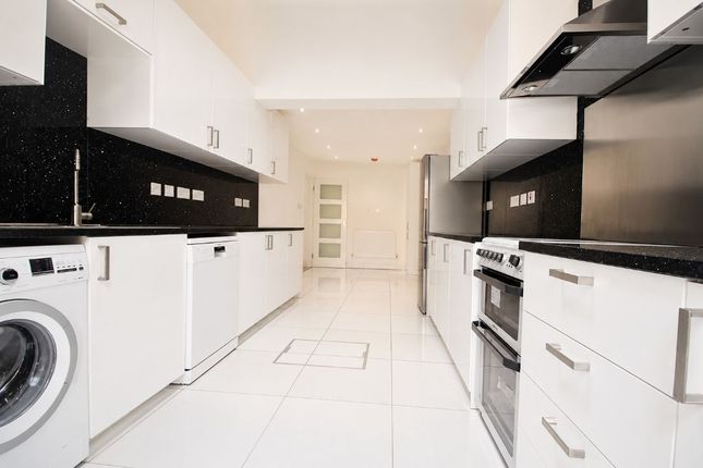 2, Woodcote Avenue, London photo 4