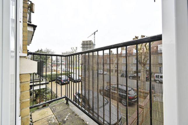 Flat for sale in Malvern Road, Queen's Park, London