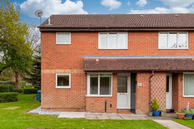 Town house to rent in Moor Pond Close, Bicester