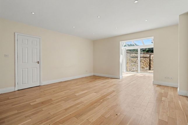 1 Walton Park, Walton-On-Thames photo 4