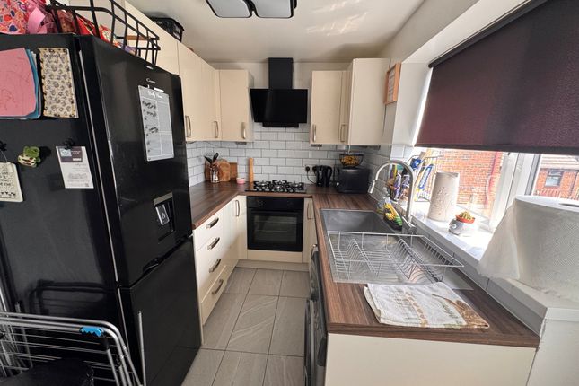 15, Shire Close, Bradford photo 2