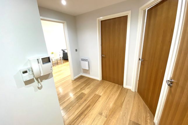 Flat to rent in Flat 08 Signal House, 137 Great Suffolk Street, London