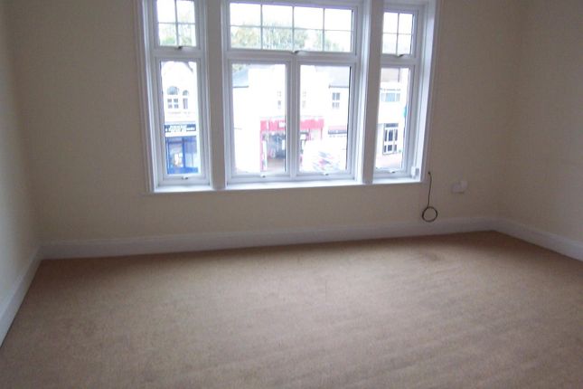 Maisonette to rent in Walton Road, East Molesey