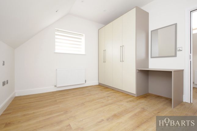 Flat to rent in Ossian Road, Stroud Green