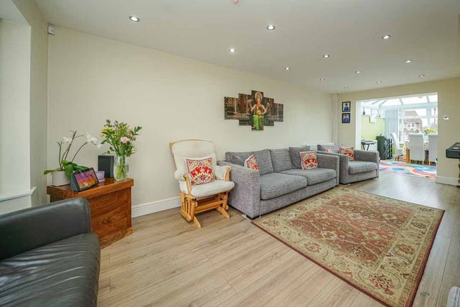 126 Long Chaulden, Hemel Hempstead photo 4