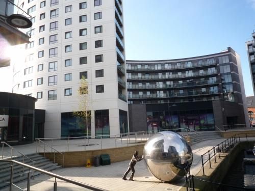 1-bed flat on 68 Clarence House, £135,000