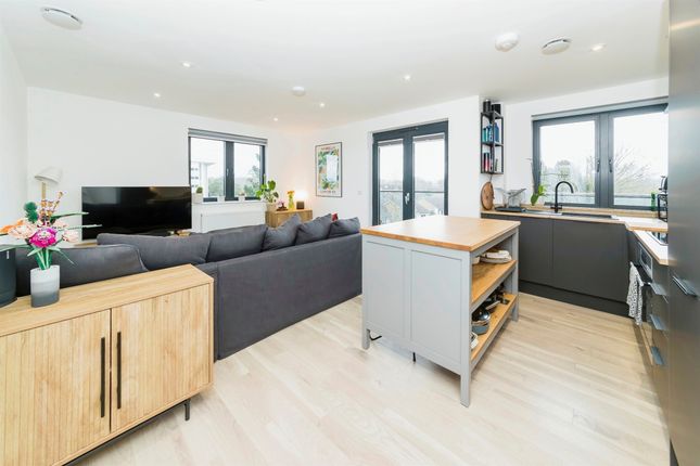 Flat for sale in East Park, Crawley