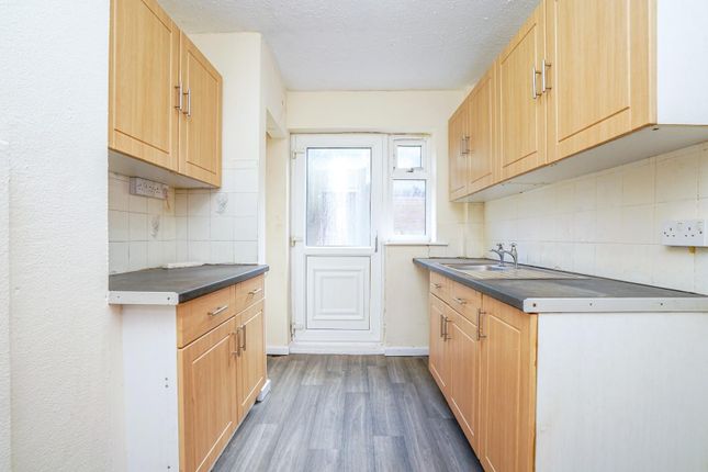 8, Chiltern Avenue, Castleford photo 3