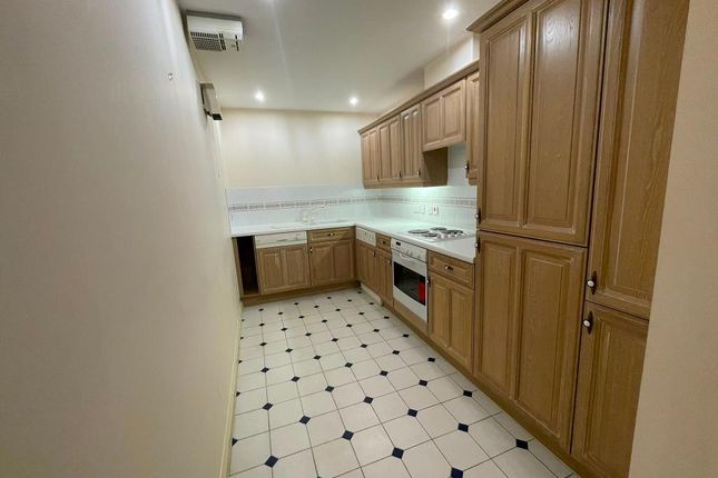 35, Cathedral Lodge, Barbican photo 2